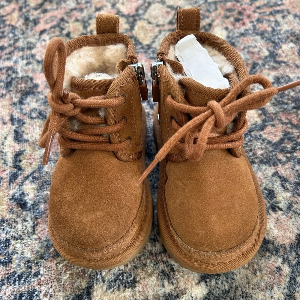 NIB UGG Neumel II Unisex Chukka Suede Wool Lined Boots in Chestnut Tan size 6T
